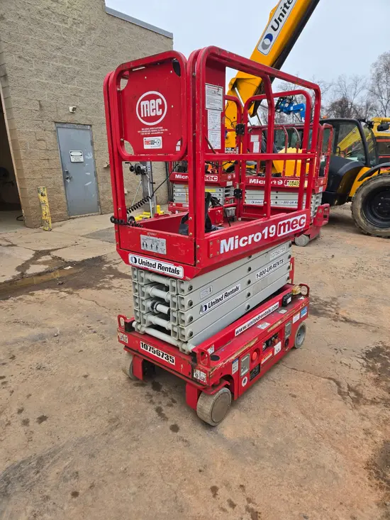 2018 MEC MICRO 19 Scissor Lift