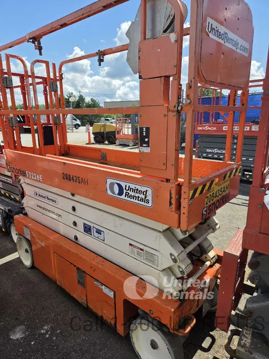 2018 Snorkel S3226E Scissor Lift