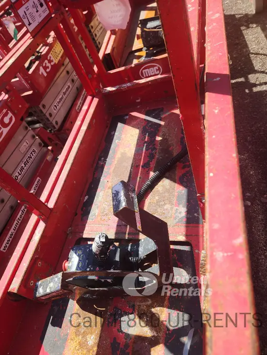 2017 MEC 1330SE Scissor Lift
