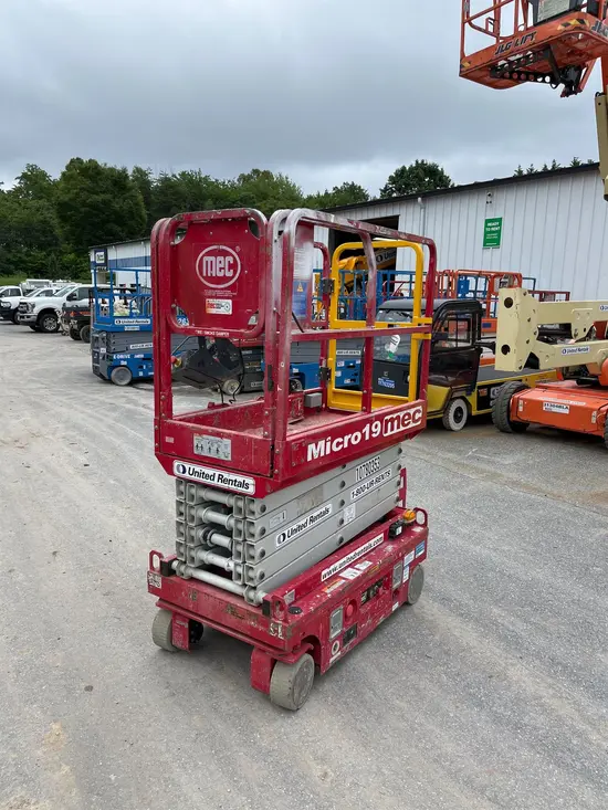 2018 MEC MICRO 19 Scissor Lift