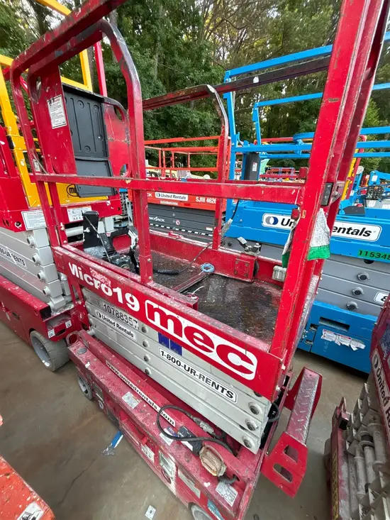 2018 MEC MICRO 19 Scissor Lift
