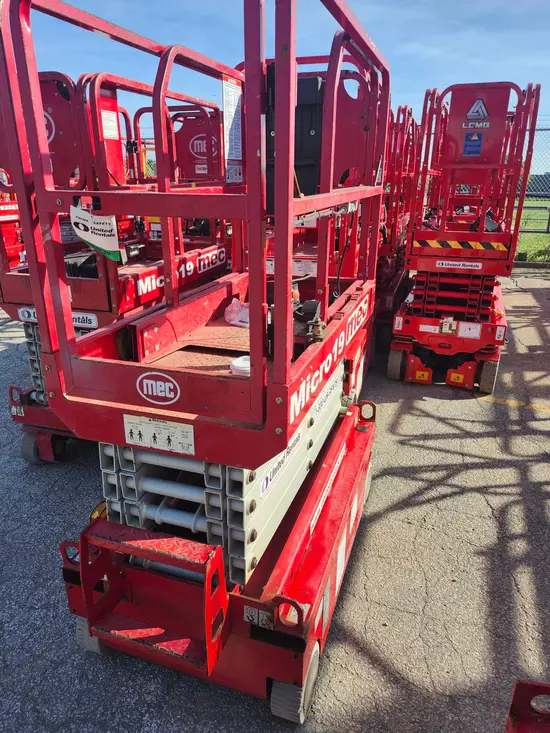 2018 MEC MICRO 19 Scissor Lift