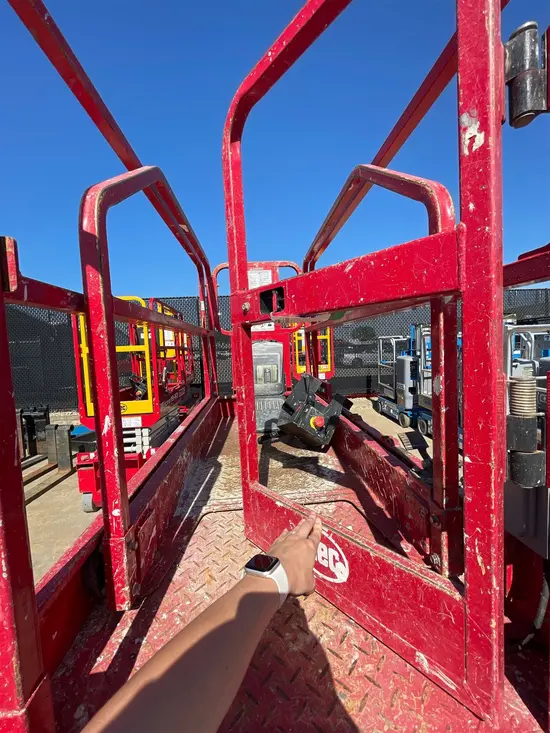 2017 MEC 1930SE Scissor Lift