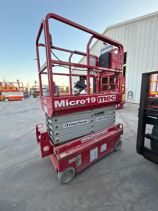 2019 MEC MICRO 19 Scissor Lift
