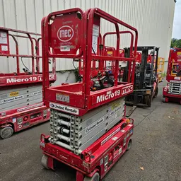 2018 MEC MICRO 19 Scissor Lift