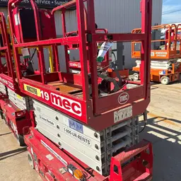 2018 MEC MICRO 19 Scissor Lift