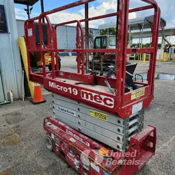 2018 MEC MICRO 19 Scissor Lift