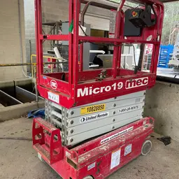 2018 MEC MICRO 19 Scissor Lift