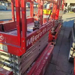 2018 MEC MICRO 19 Scissor Lift