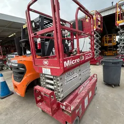 2019 MEC MICRO 19 Scissor Lift