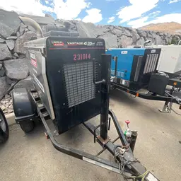 2019 Lincoln Electric VANTAGE 435 Welder