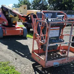 2013 JLG E400AJP Articulating Boom Lift