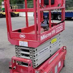 2018 MEC MICRO 19 Scissor Lift