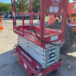 2018 MEC MICRO 19 Scissor Lift