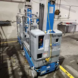 2017 Genie GR-20 Self-Propelled One-Person Lift